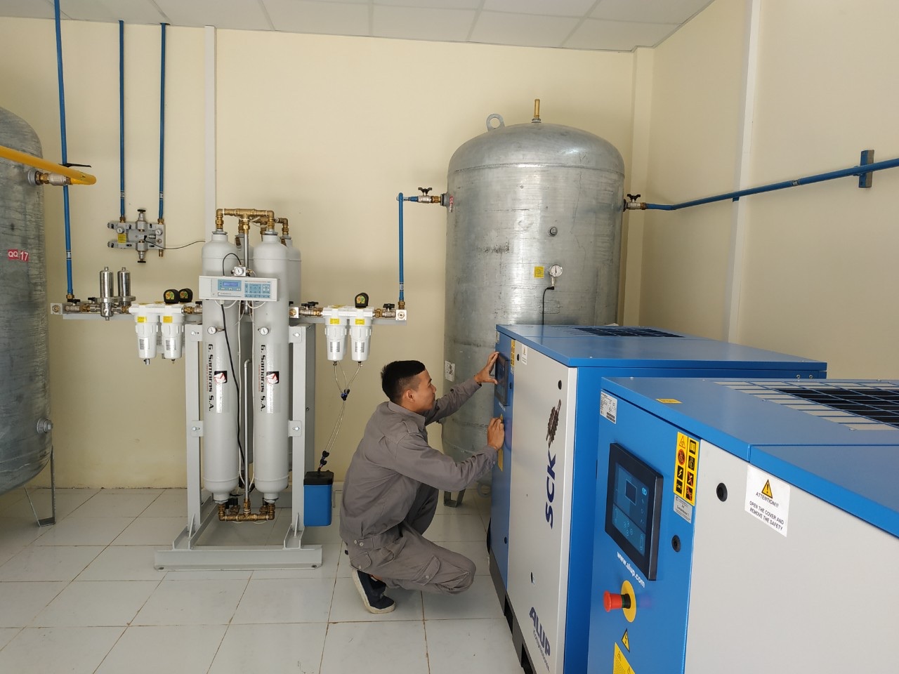 Thi công tại bệnh viện dã chiến TPHCM 2